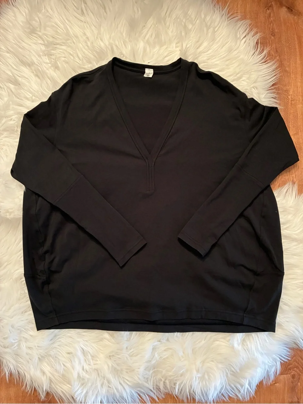Lululemon Back in Action Long Sleeve Vneck w/Trim Black Sz 6 Cotton LW3HTWS